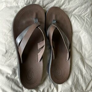 OluKai Kaekae flip flops - size 6